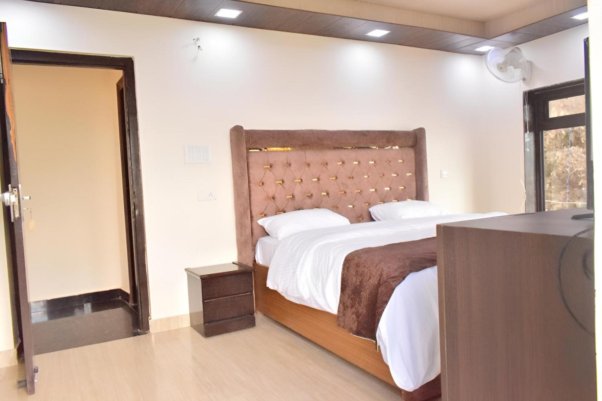 Rudhraksh Villa 4Br- Perfect Vacay Villa Мусори Екстериор снимка